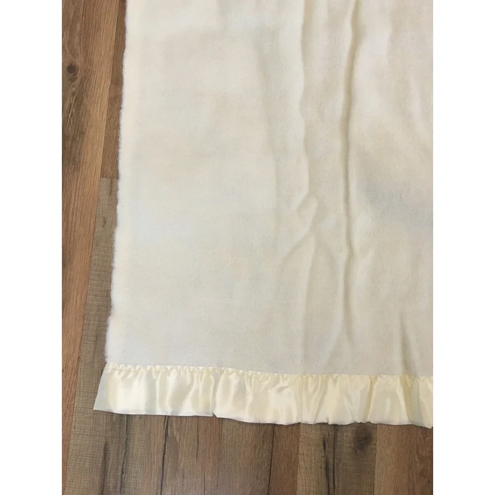Vintage USA Made Ivory Blanket with Nylon Satin Trim 68